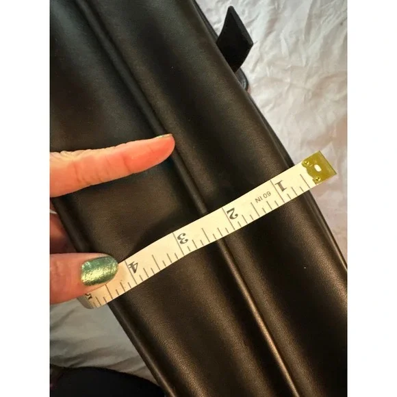 Kenneth Cole Reaction‎ Show Business 16 Black Leather Laptop Messenger Bag